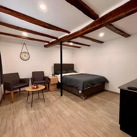 Stone House Apartment *
